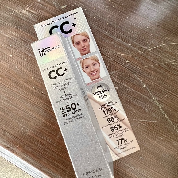 It Cosmetics CC Cream Color correcting full coverage cream. Anti-Aging Hydrating - Picture 4 of 15